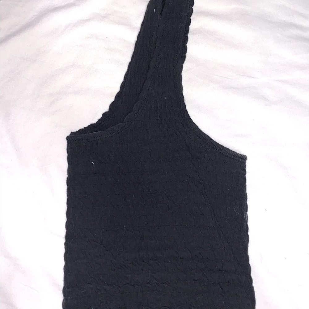 black cropped tank
